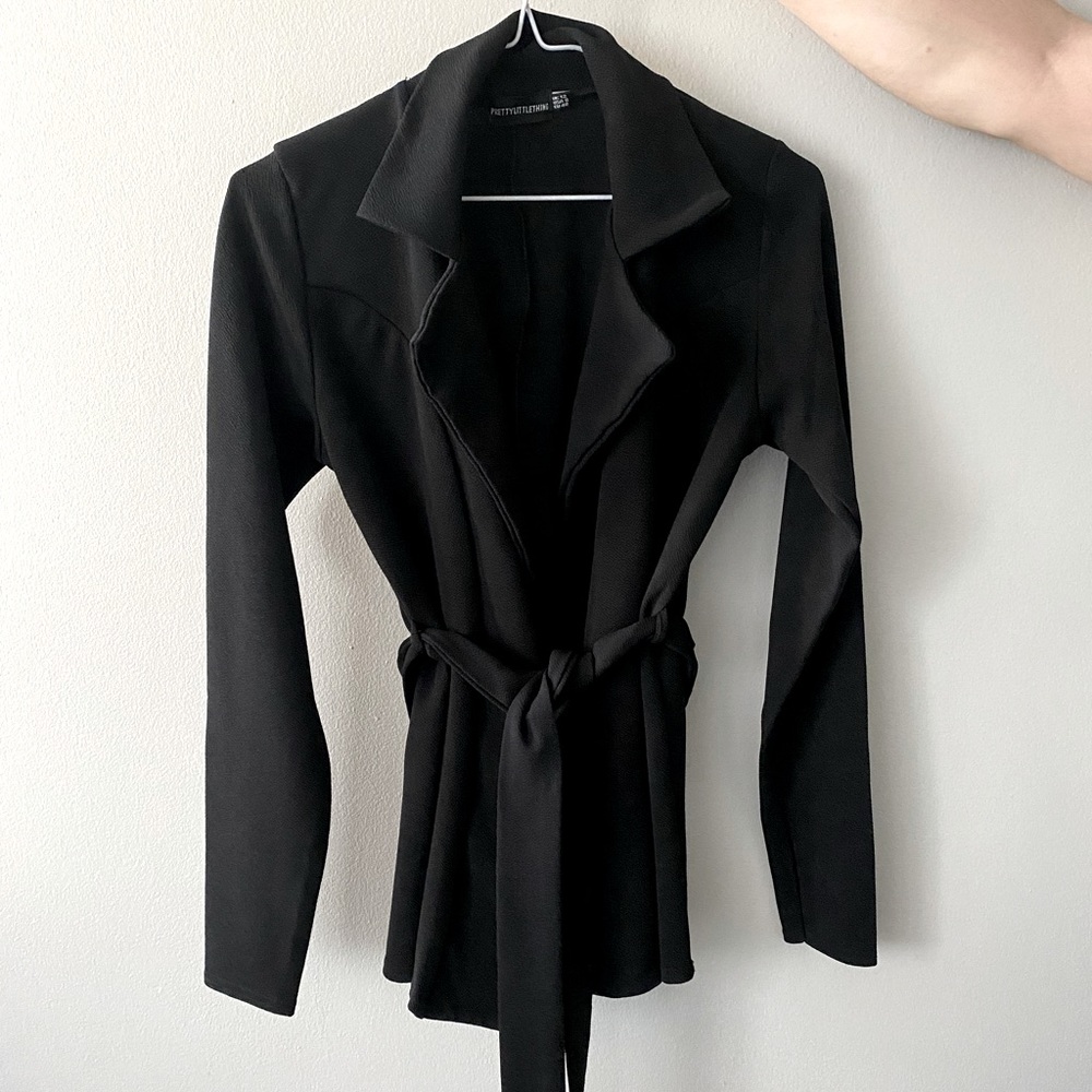 🖤 Pretty Little Thing Black Belted Blazer [Size US 8] 🖤